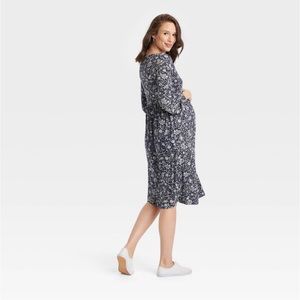 Long Sleeve Smocked Shoulder Knit
Maternity Dress Ingrid & Isabel Navy Floral XS